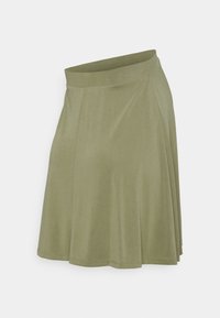 Saia verde-oliva feita de tecido leve, com um design evasé e uma cintura elástica para maior conforto. Sem padrões ou acessórios visíveis.