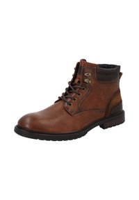 Botas de cuero marrón hasta el tobillo con punta redondeada, parte delantera con cordones y acentos de metal. Suela de goma negra con un acabado texturizado para mayor agarre.