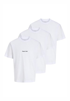 Tre magliette girocollo bianche semplici, una con un piccolo testo nero "Originals Classic" sul petto, mostrate sovrapposte su sfondo bianco.