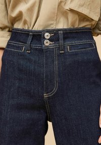 Next DOUBLE BUTTON CROPPED WIDE LEG - Alt laienevad teksad - rinse blue