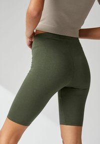 Next CYCLE  - Kratke hlače - khaki green