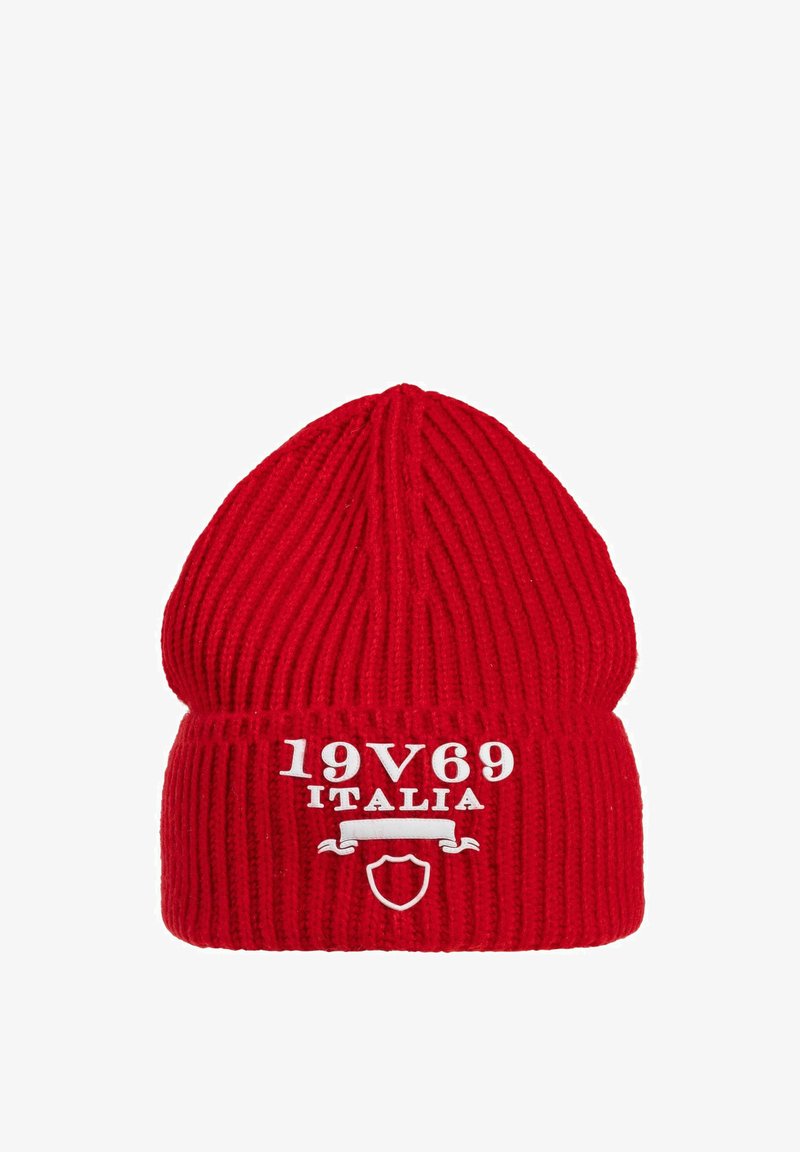 Rode gebreide muts met ribbeltextuur. Voorzien van witte tekst "19V69 ITALIA" en een embleem, met een omgeslagen rand voor extra warmte.