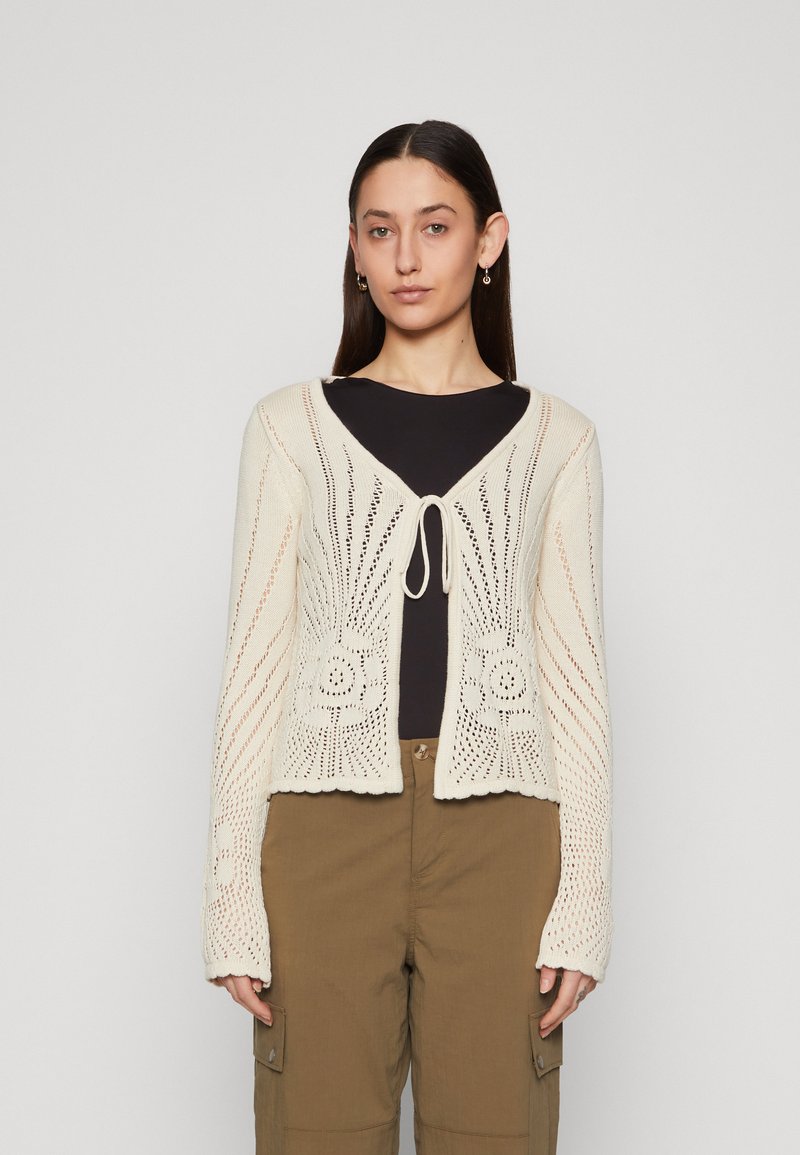 Vero Moda Tall - VMSILJA V NECK CARDIGAN  - Cardigan - birch, Forstør