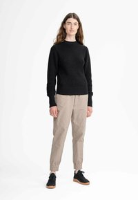 MELA GAURI - Strickpullover - schwarz