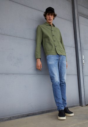 WALLABEE CUP - Nauhakengät - black