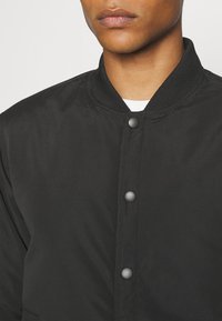 Jack & Jones WARRIOR COLLEGE UNISEX - Bomberjacka - black