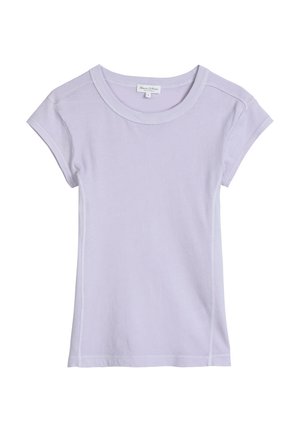 Krótki, dopasowany T-shirt z lawendowym krótkim rękawem, okrągłym dekoltem i widocznymi szwami, z metką Marc O'Polo wewnątrz kołnierzyka.