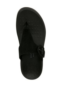 Zwarte flip-flop sandaal met een suède teenpost en een verstelbare band. Getextureerde voetbed met ronde indekking voor grip.