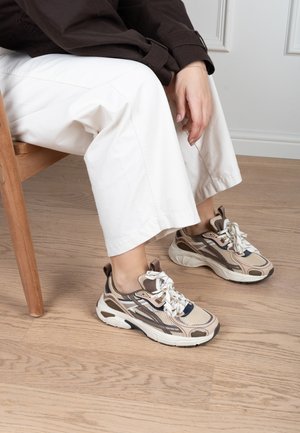Posh by Poelman, POSH BY POELMAN HARPER DAMES SNEAKERS. - Sneakers laag - taupe with combination