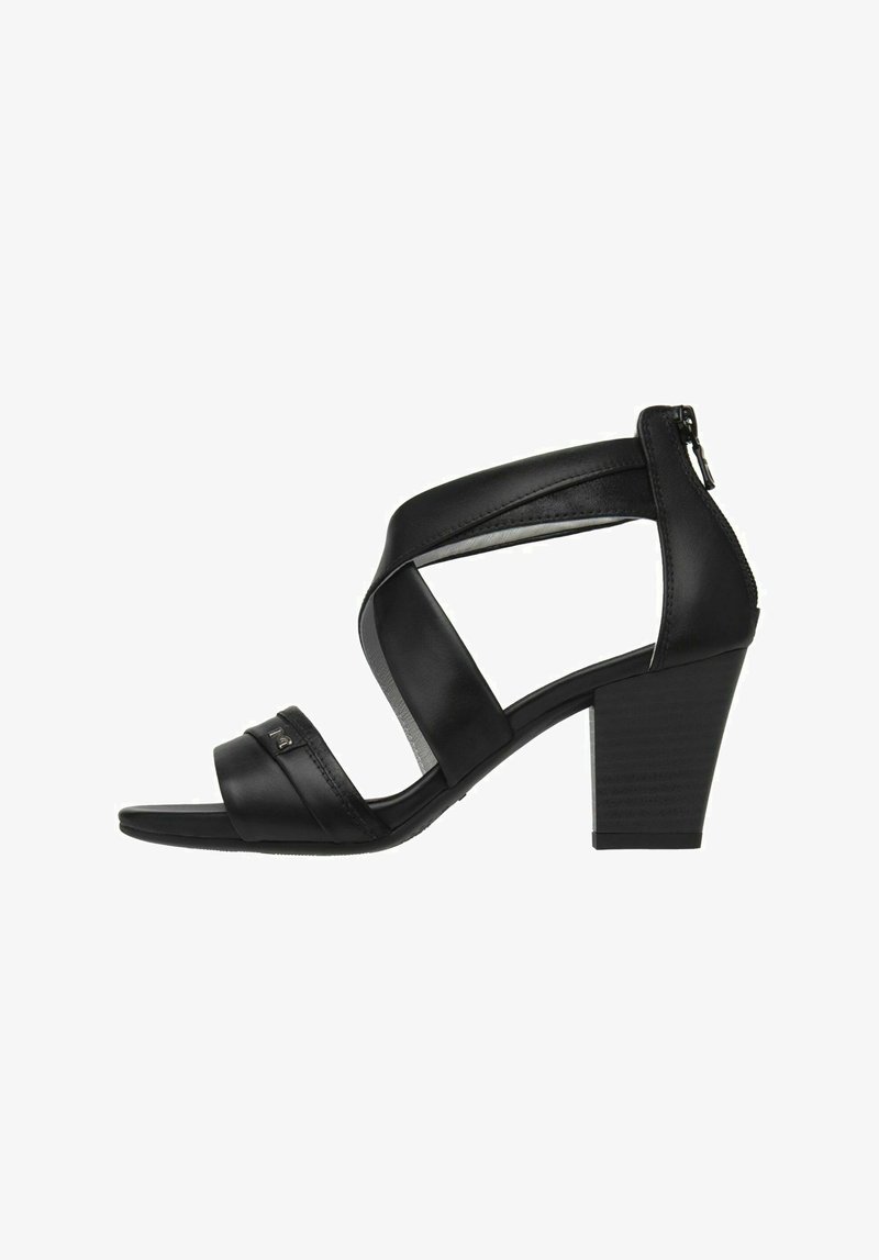 Zwarte hakken sandalen met kruislings straps, een rits sluiting aan de achterkant en een gestructureerde blokhak voor stabiliteit. Vervaardigd van soepel leer.