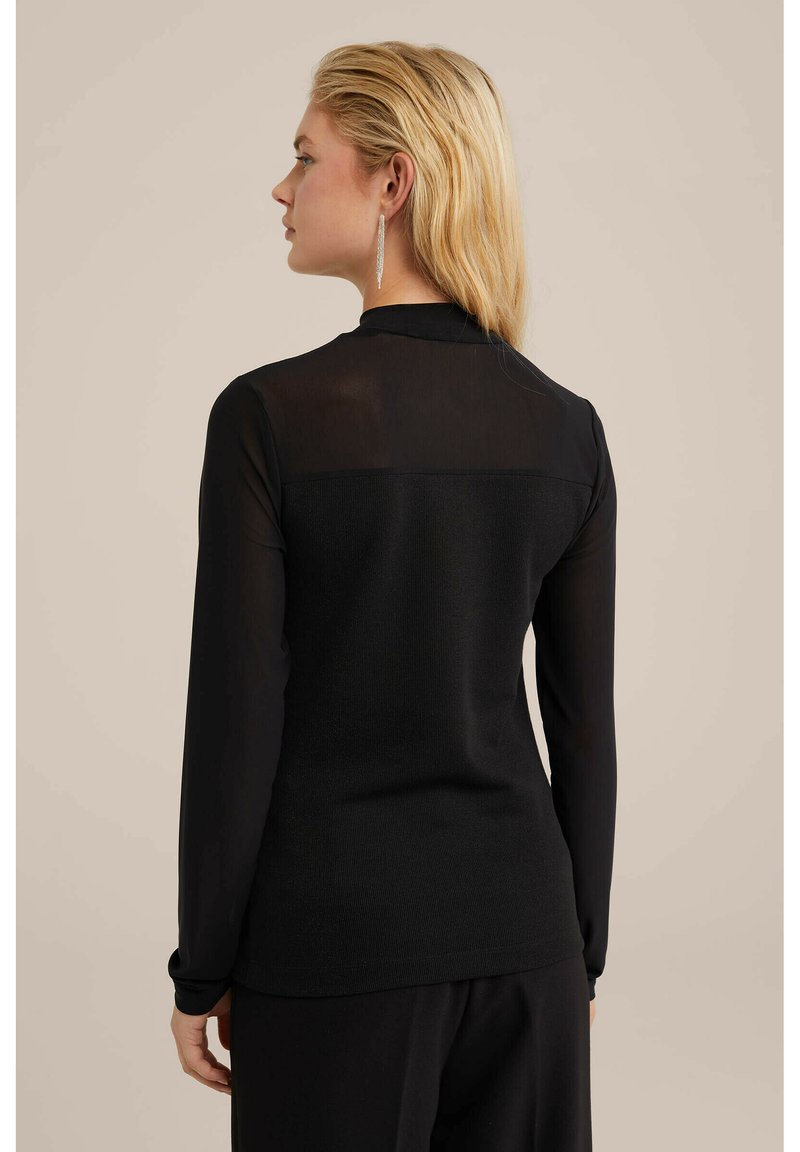 Zwarte lange mouw top met een doorzichtige achterkant, geribbelde textuur en een aangesloten silhouet. Ronde halslijn en minimalistische ontwerpelementen.