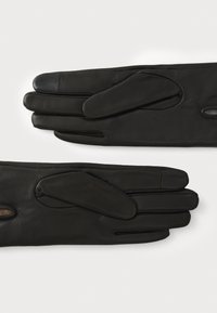 Sorte skinnhansker med en jevn tekstur, med et unikt design med distinkte fingermodeller og polstrede detaljer på baksiden.