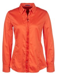 Camicia arancione a maniche lunghe con bottoni in tessuto di cotone. Presenta un colletto classico, una patta con bottoni e dettagli arricciati lungo la parte frontale.