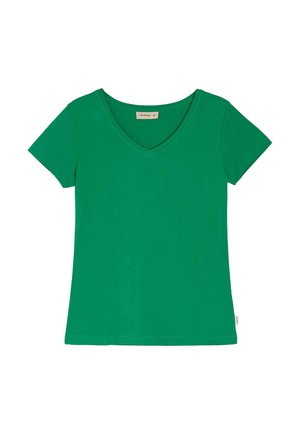 Zielona koszulka z krótkim rękawem wykonana z miękkiej bawełny, z dekoltem w kształcie litery V i gładką fakturą. Nie widać wzorów ani akcentów.