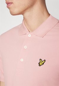 Lyle & Scott Polosärk - palm pink