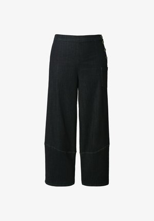 Schwarze Denim-Hosen mit weitem Bein und hoher Taille, ausgestattet mit einer Seitentasche und dekorativen Knöpfen am Bund. Glatte Textur mit Nähdetails.