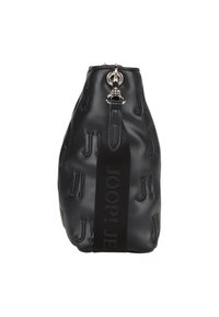 Borsa a mano in pelle nera con logo in rilievo, forma arrotondata, hardware argentato e tracolla testurizzata che mostra il nome del brand.