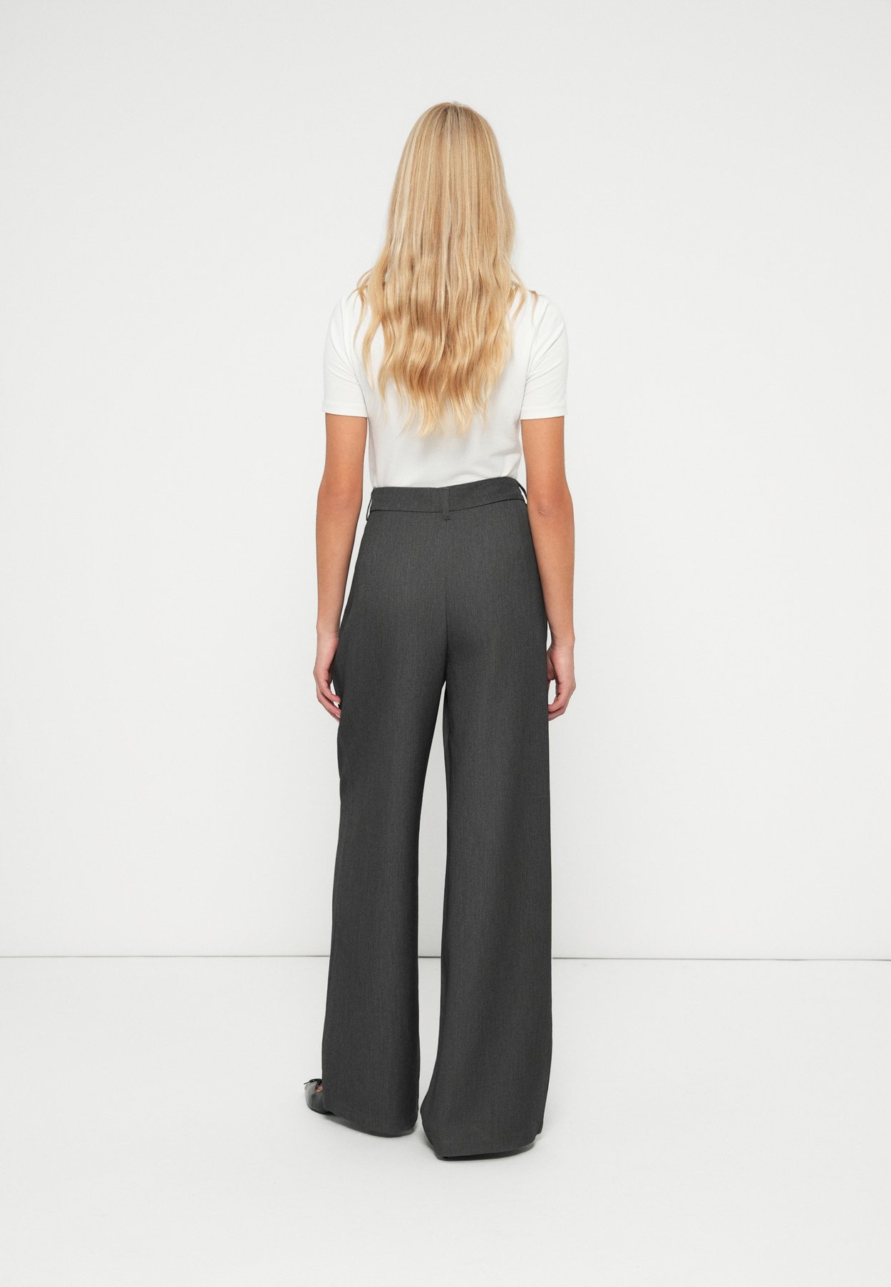 ONLHATTIE Straight Tapered Fit
