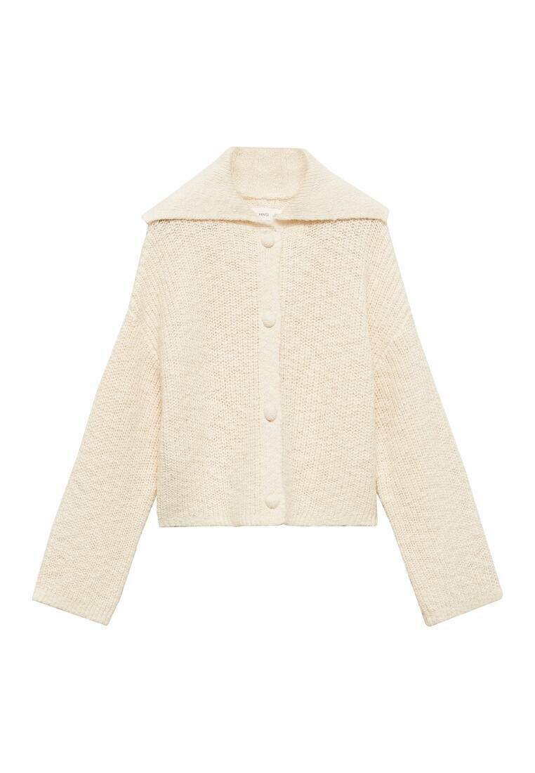 Krämfärgad kortärmad cardigan med bred krage, texturerat stickat tyg och fem matchande knappar fram. Långa ärmar.