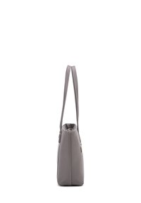 Borsa sintetica grigia con forma strutturata, doppio manico a spalla e chiusura a zip. Presenta accessori in oro e dettagli a cucitura visibili.
