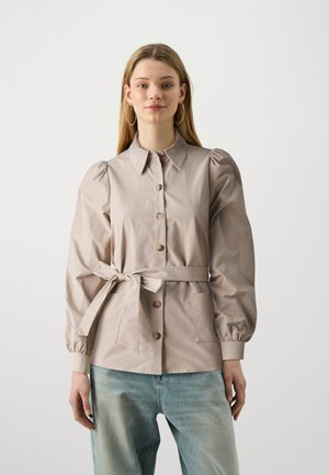 Vero Moda VMEMMA BELT - Leichte Jacke - sand