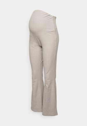 Pantalones acampanados de maternidad en tejido de canalé beige claro, con una cinturilla que brinda soporte y un ajuste relajado a lo largo de las piernas.
