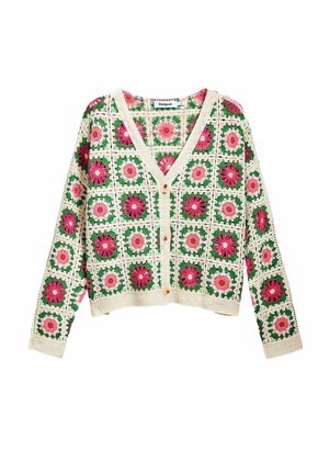 Gehaakte cardigan met een roomkleurige basis, voorzien van bloemrijke patronen in roze en groen. V-hals ontwerp met knoopsluiting en lange mouwen.