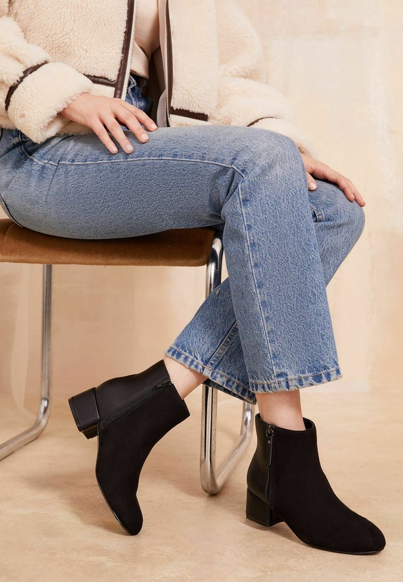 Bottines Noires à Talons SM New York - Taille 10 US - Occasion - Petites éraflures