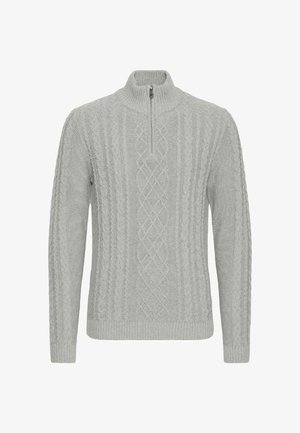 Világosszürke pulóver, félcipzáros gallérral. Texturált kábelmintázatokkal és bordázott mandzsettával, valamint szegéllyel rendelkezik.