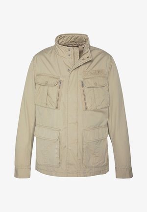 Beige Jacke im militärischen Stil mit hohem Kragen, vier Taschen, Reißverschluss und "SCHOTT NYC" auf der oberen linken Seite gestickt. Leichtes Material.