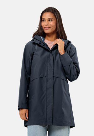 Marine waterproof regenjas met capuchon, voorzien van een ritssluiting aan de voorkant, twee voordo pockets en een gestreepte binnenvoering.