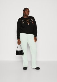 Vero Moda Curve VMGARLAND XMAS - Strickpullover - black