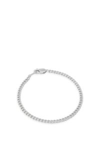 Bracelet en chaîne argentée avec des maillons entrelacés, une texture lisse et une fermeture à fermoir sécurisée. Design simple et durable.