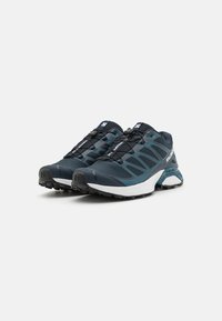 Salomon XT-PATHWAY UNISEX - Tenisky - carbon/deep dive/white