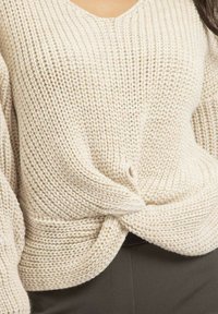 Dona x Lisa V AVEC NOEUD KIRVINA - Pullover - ecru