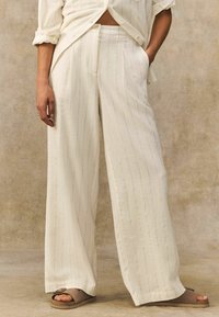 Next TALL FIT - WIDE STRIPED - Stoffhose - white