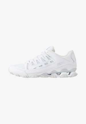 Nike Performance REAX 8 - Avalynė treniruotėms - white/pure platinum