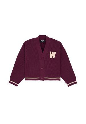 Bordeaux gebreide cardigan met een v-hals, knopenaanpak, crèmekleurige accenten en een decoratief "W" embleem aan de linkerkant.