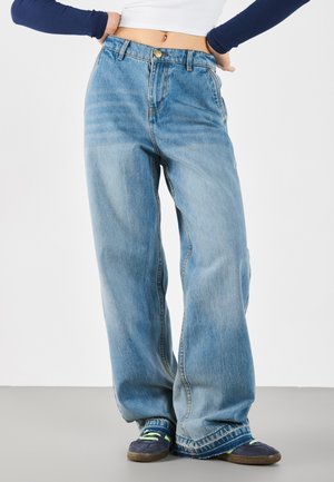- Wide leg