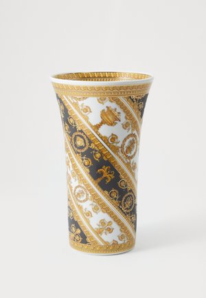 Keramikvase mit konischer Form, die schwarze und weiße diagonale Streifen aufweist, verziert mit filigranen Goldmustern und dekorativen Elementen.