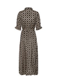 Robe maxi avec un fond noir et un motif en diamants beige, manches courtes volantes, et une ceinture à la taille pour une silhouette ajustée.