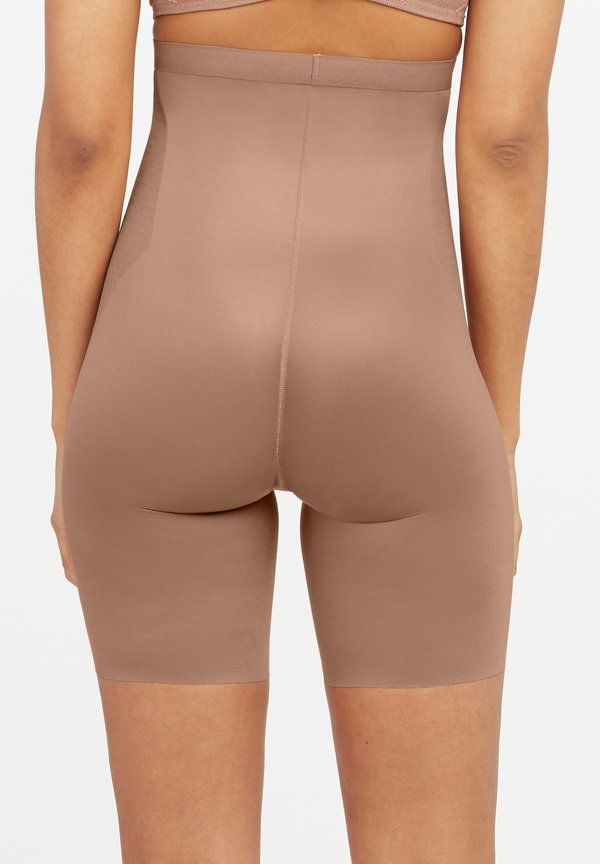 THINSTINCTS® 2.0 HIGH-WAISTED MID-THIGH SHORT - Shapewear - café au lait3