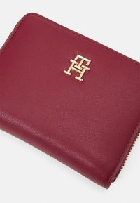 Tommy Hilfiger POPPY PLUS MED - Geldbörse - rouge
