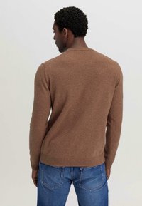 hessnatur Strickpullover - camel