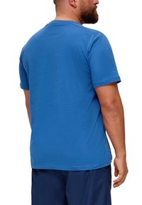 s.Oliver MIT FRONT - T-shirt imprimé - royalblau
