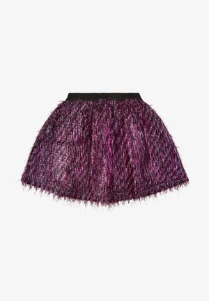 Mini-jupe texturée violette et noire avec un tissu brillant à franges et une ceinture élastique noire.