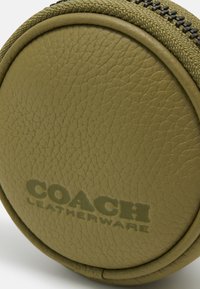 COACH CHARTER SLIM CROSSBODY BAG - Rankinė per petį - moss