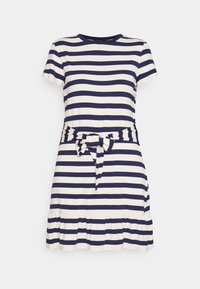 Pruhované šaty s krátkým rukávem v námořnické modré a krémové barvě, s přiléhavým pasem a uzlovým páskem a volánkovým lemem na spodní části.