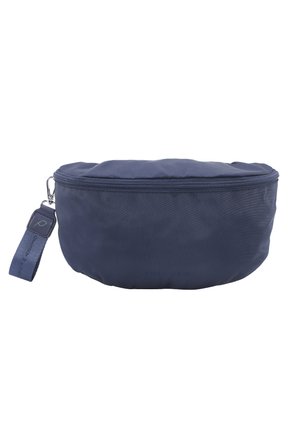 Pochette en tissu doux de couleur bleu marine, de forme arrondie, avec fermeture à glissière et une bandoulière sur le côté. Présente un logo subtil embossé sur le devant.
