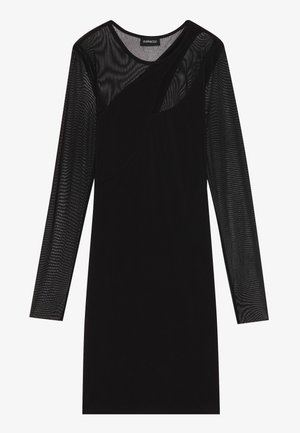 Abito nero con lunghe maniche in rete, corpo aderente e design asimmetrico con una texture liscia. Include un colletto rotondo.